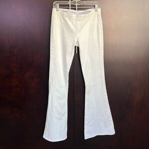 Revolt Flared Stretch Pull-On Jeans Women’s Size 9 w 2 embroidered Back Pockets